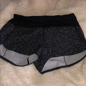 Patterned Lulu shorts 2.5” inseam